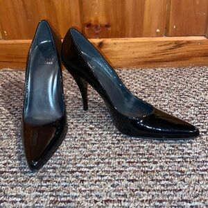 Stuart Weitzman - black patent leather pumps. Excellent condition.